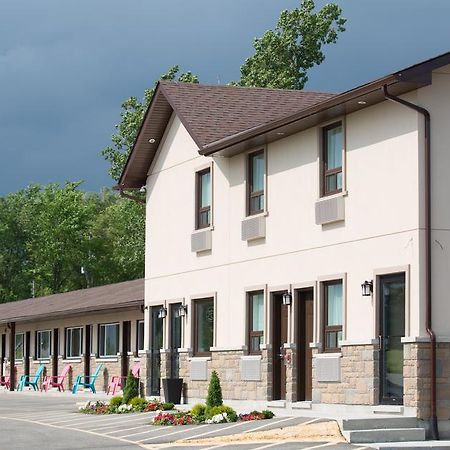 Masterson'S Motel Greater Napanee Exteriér fotografie