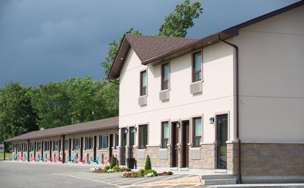 Masterson'S Motel Greater Napanee Exteriér fotografie