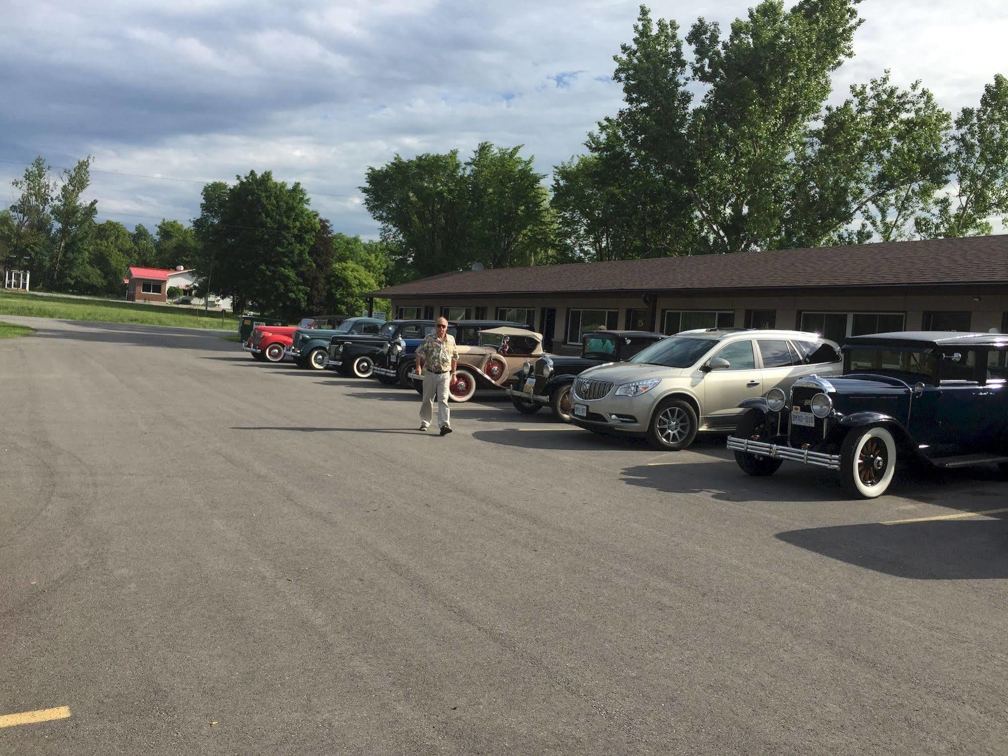 Masterson'S Motel Greater Napanee Exteriér fotografie