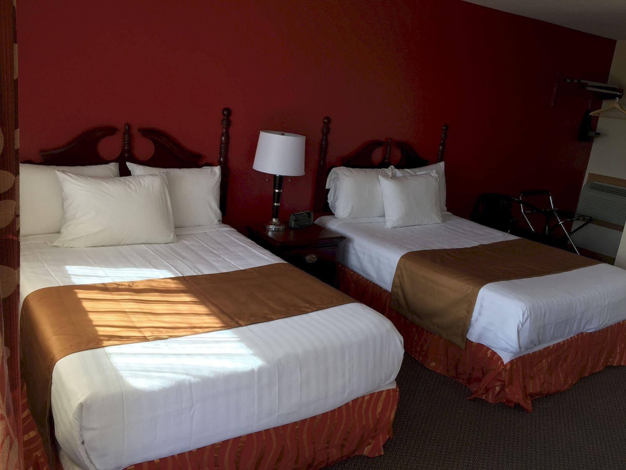 Masterson'S Motel Greater Napanee Exteriér fotografie