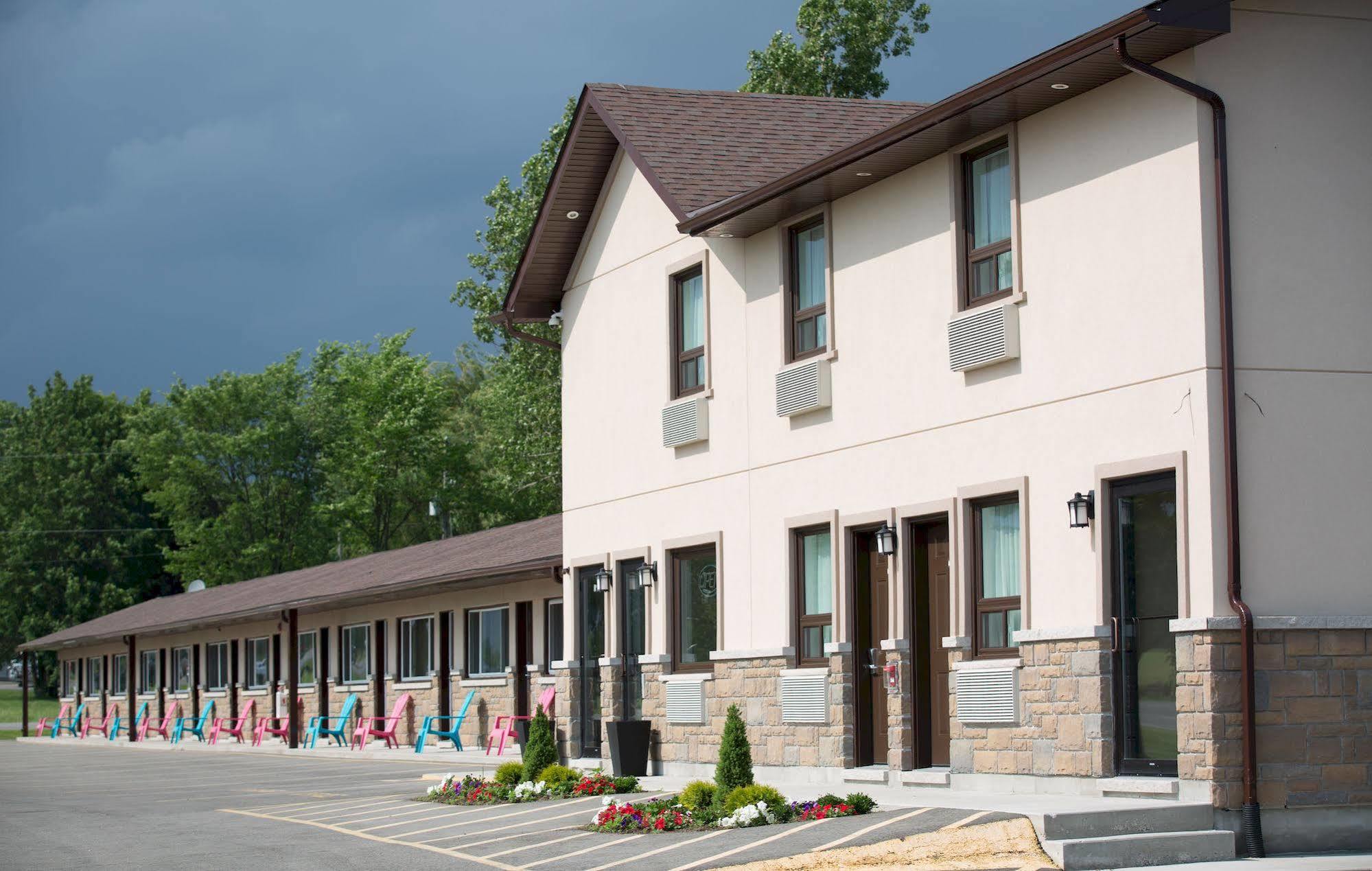 Masterson'S Motel Greater Napanee Exteriér fotografie